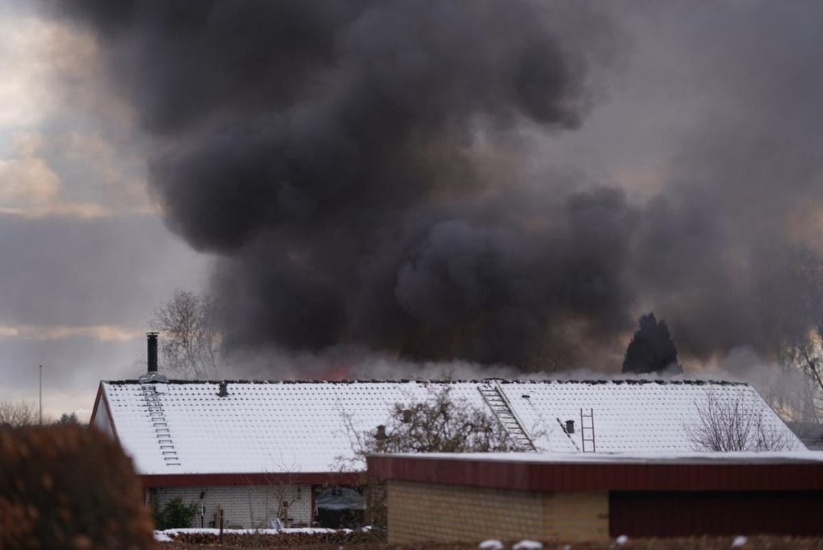 En villa i er totalt overtændt. KLIK FOR FLERE BILLEDER. Foto: Øxenholt Foto.