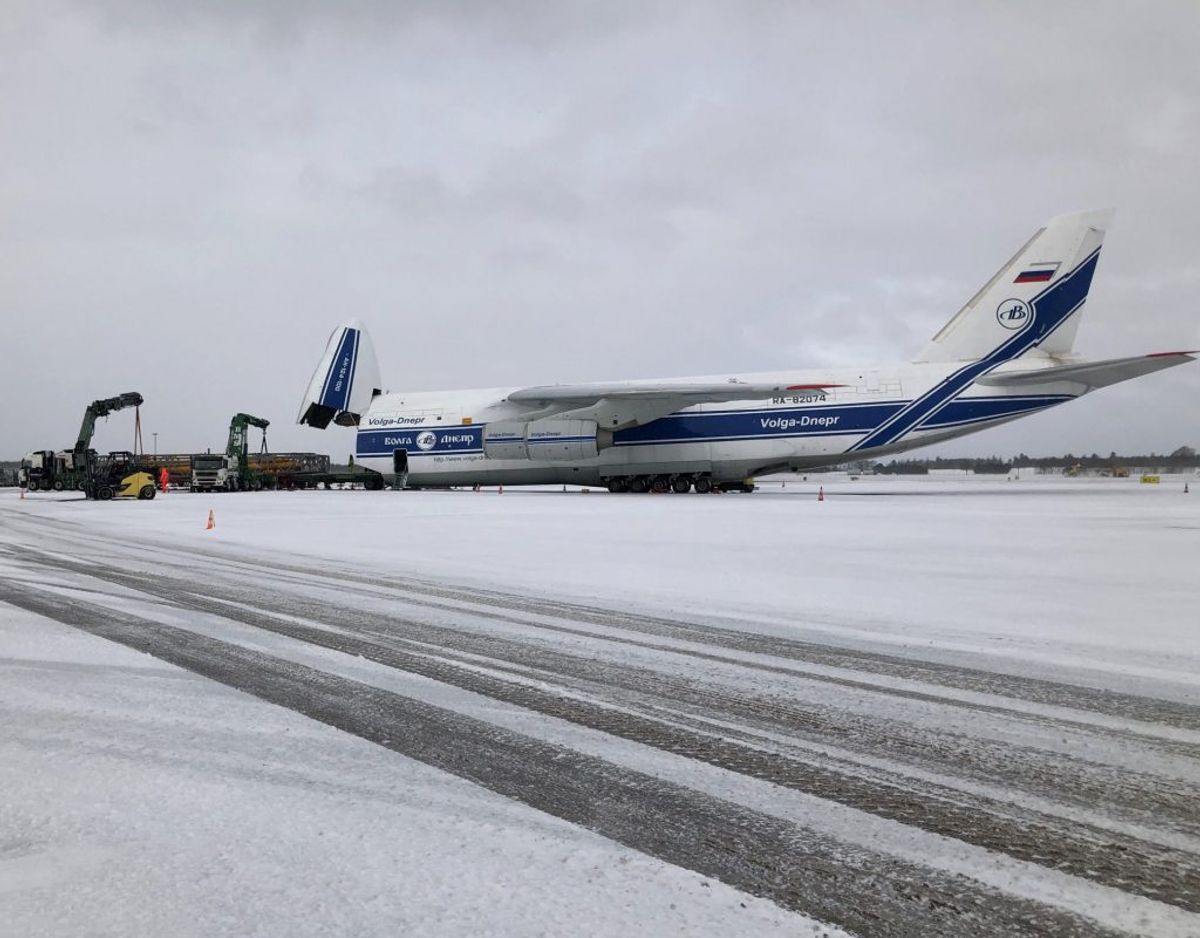 Antonov 124 er verdens største aktive fragtfly. Tirsdag letter det efter planen fra Billund.