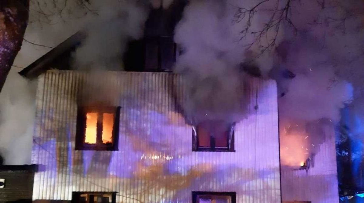 Huset var overtændt, da brandvæsenet nåede frem. Foto: Räddningstjänsten Östra Skaraborg