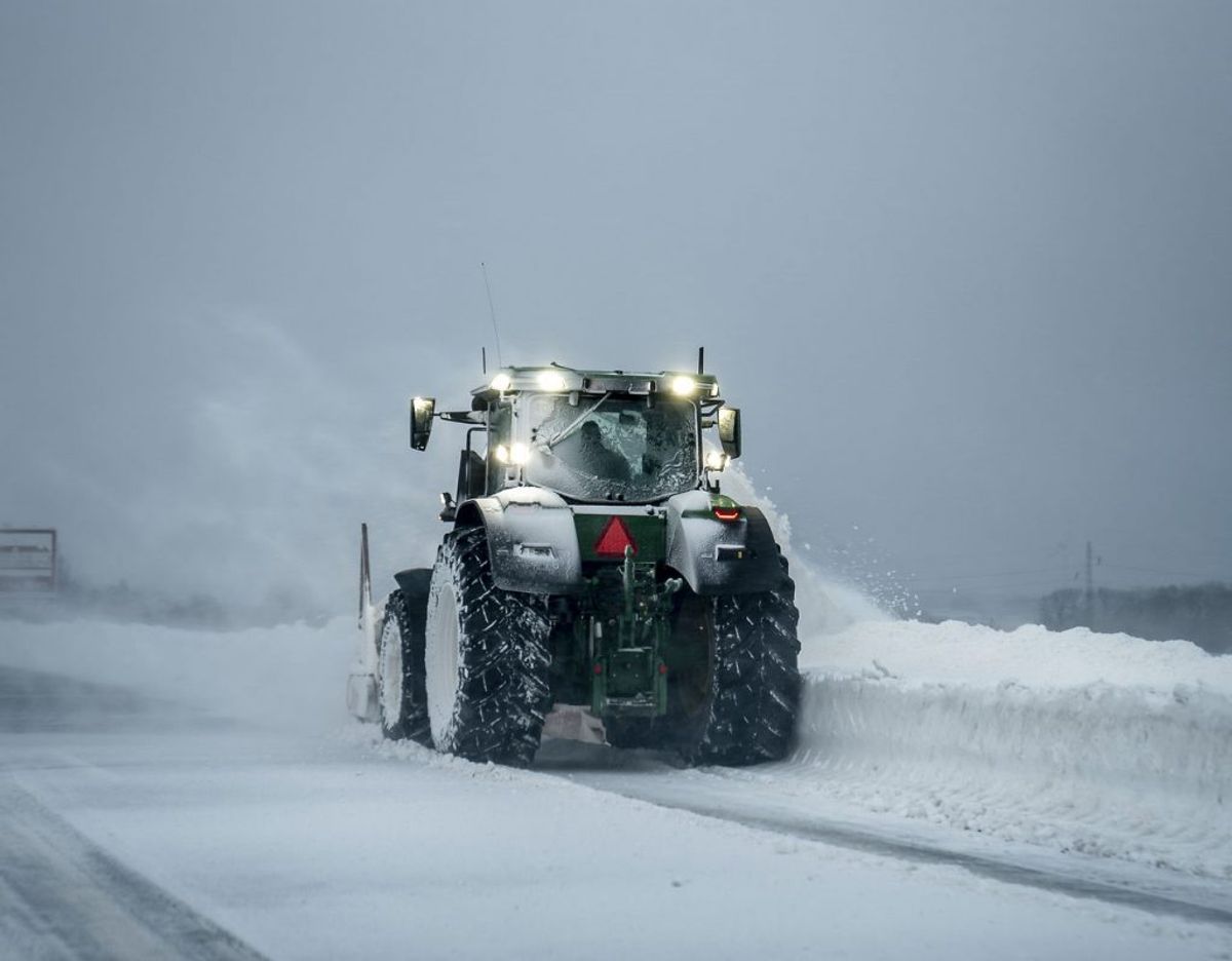 Syd for Næstved og på Bornholm frarådes udkørsel. KLIK VIDERE OG SE, HVOR DMI ADVARER. (Foto: Mads Claus Rasmussen/Scanpix)