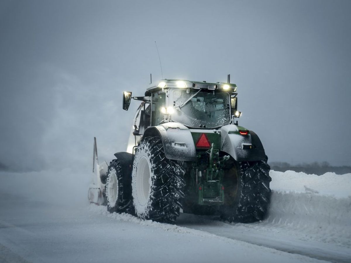 Sne og snefygning på Sydmotorvejen på Sydsjælland, mandag den 8. februar 2021. DMI har en varsling ude, der gælder til mandag aften, om dynger af sne. Den kan dog blive forlænget til tirsdag, siger meteorologen.. (Foto: Mads Claus Rasmussen/Ritzau Scanpix)