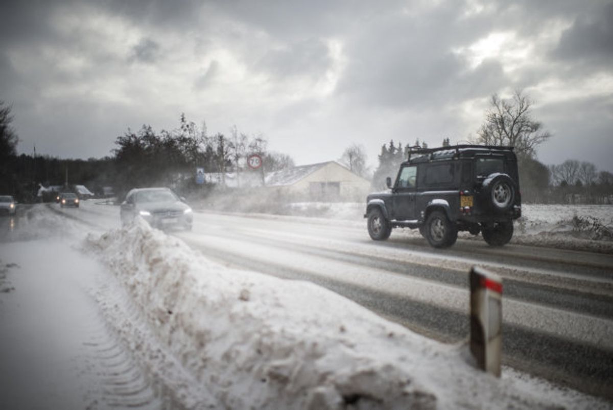 Danmarks Meteorologiske Institut (DMI) varsler snestorm over Bornholm, Sydsjælland, Møn, Lolland og Falster de kommende dage. Desuden vil der være snefygning i hele det sydlige Danmark. Politiet advarer bilister, der kører ud. Foto: Tim Kildeborg Jensen/Scanpix