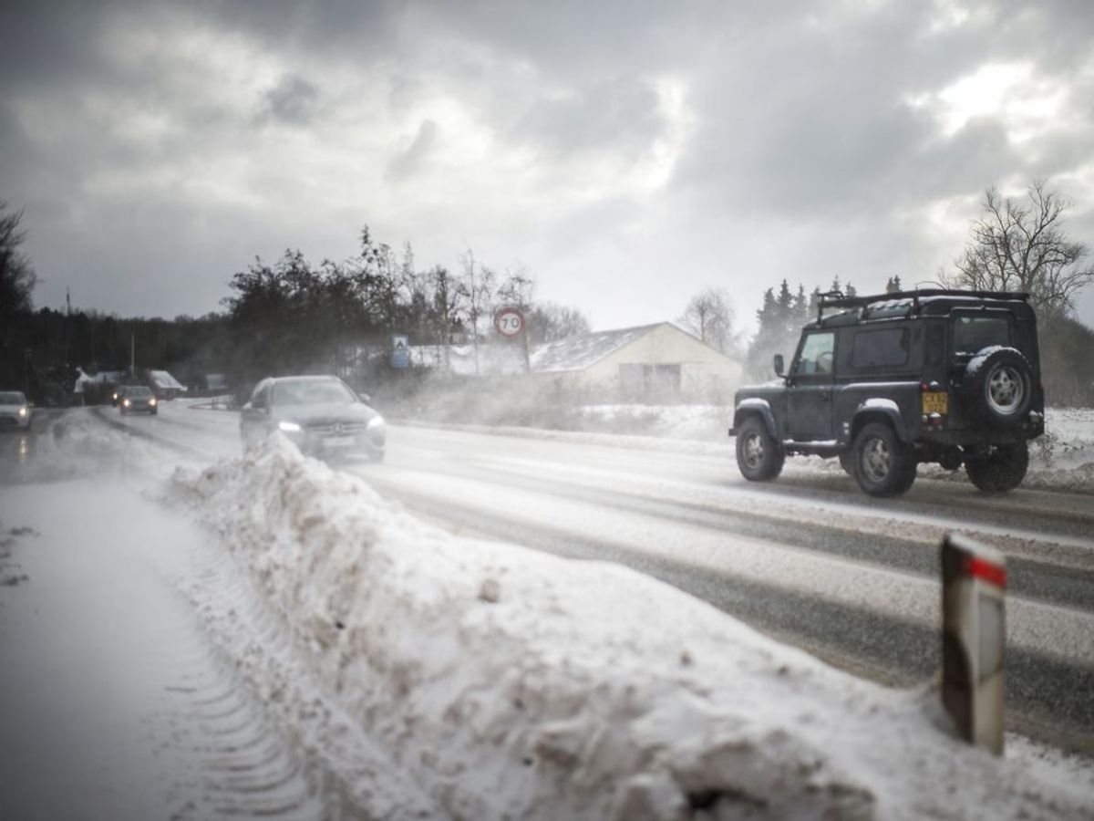 Sne og snefygning på Rute 9. på Tåsinge, mandag den 8. februar 2021. Mandag bliver det både koldt og blæsende, hvor der også kan være problemer med snefygninger flere steder i særligt den sydlige del af landet. (Foto: Tim Kildeborg Jensen/Scanpix 2021)