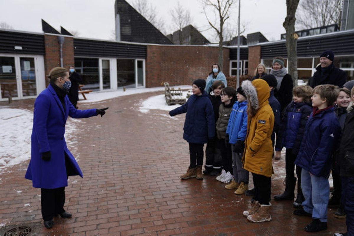 Mette Frederiksen besøger Allerslev Skole i Lejre Kommune på Sjælland mandag den 8. februar 2021. 0.-4. klasse kan fra i dag gå i skole igen. Foto: Mads Claus Rasmussen/Scanpix