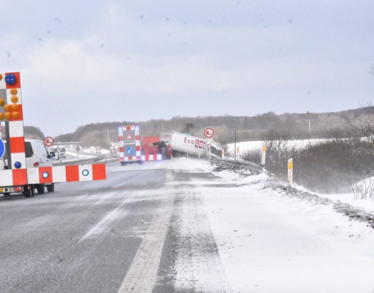 Politiet advarer fortsat om forholdene. KLIK FOR FLERE BILLEDER. Foto: Presse-fotos.dk