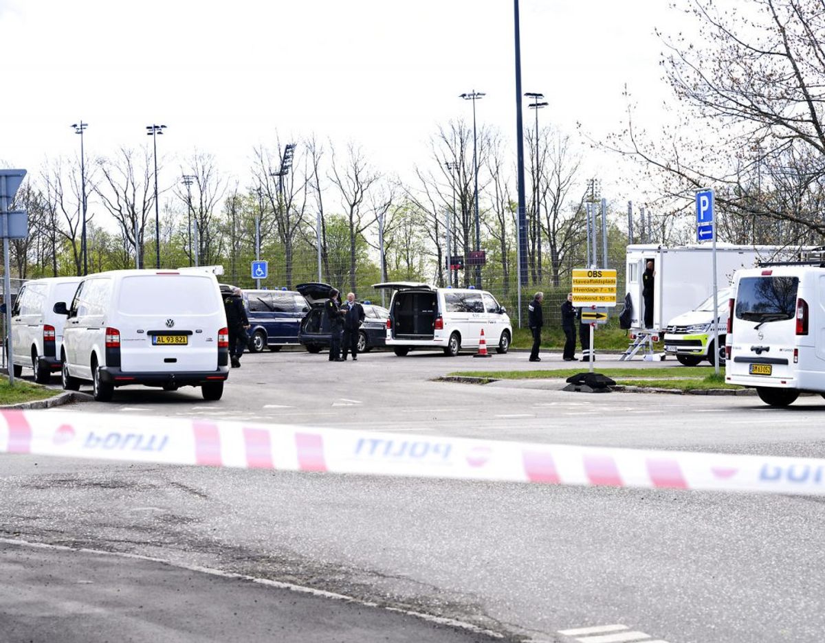 Politiet arbejder ved Gentofte Skaterpark / Jägers Skaterpark lørdag den 25. april 2020. En 18 årig mand har mistet livet. Et masseslagsmål med blandt andet knive har fundet sted natten til lørdag i Gentofte Skaterpark/ Jägers Skaterpark. (Foto: Philip Davali/Ritzau Scanpix)