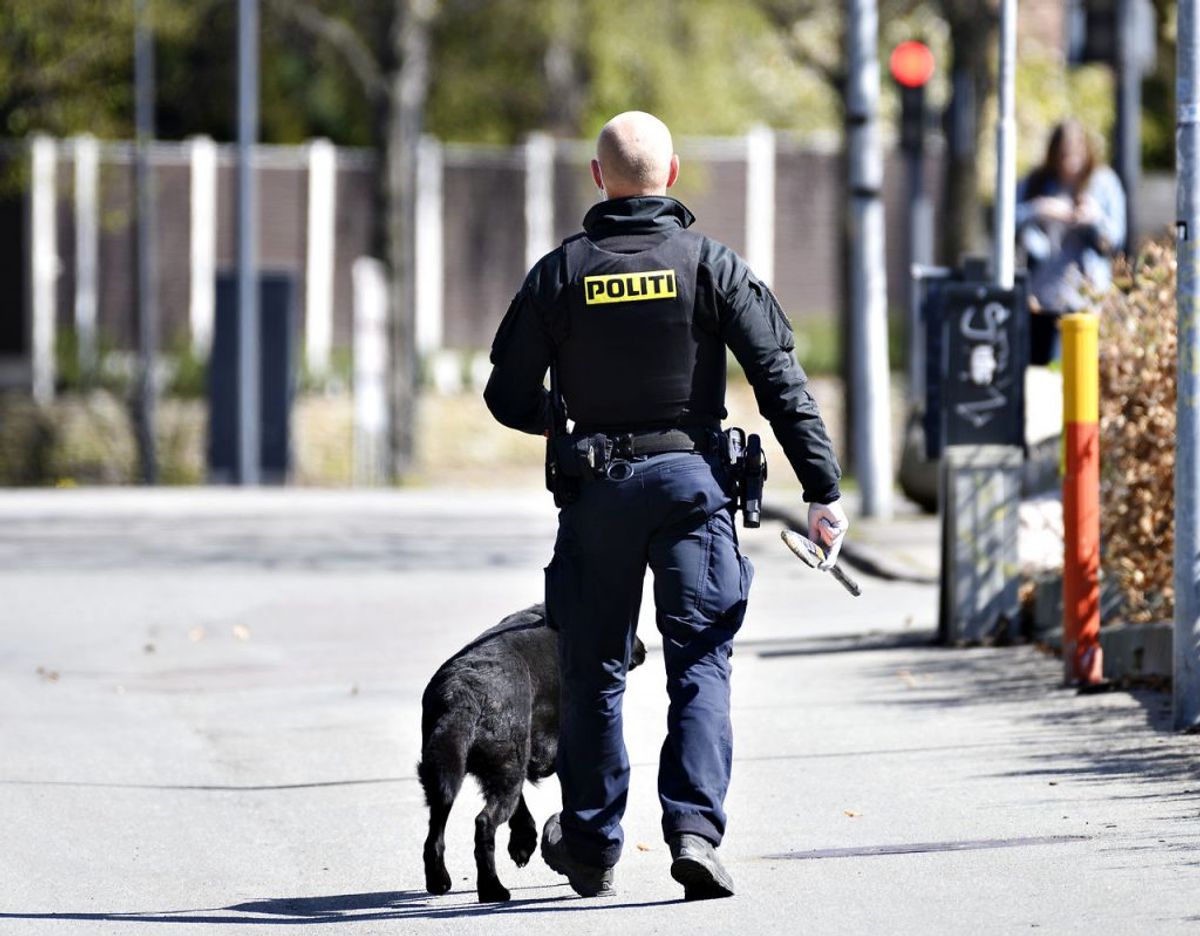 Politiet arbejder ved Gentofte Skaterpark / Jägers Skaterpark lørdag den 25. april 2020. En 18 årig mand har mistet livet. Et masseslagsmål med blandt andet knive har fundet sted natten til lørdag i Gentofte Skaterpark/ Jägers Skaterpark. (Foto: Philip Davali/Ritzau Scanpix)