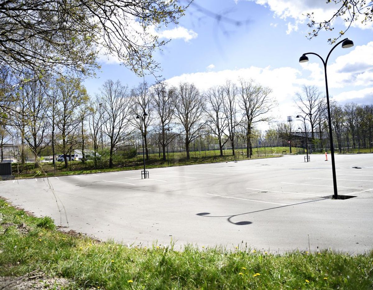 Politiet arbejder ved Gentofte Skaterpark / Jägers Skaterpark lørdag den 25. april 2020. En 18 årig mand har mistet livet. Et masseslagsmål med blandt andet knive har fundet sted natten til lørdag i Gentofte Skaterpark/ Jägers Skaterpark. (Foto: Philip Davali/Ritzau Scanpix)