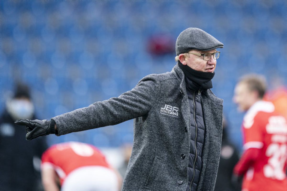 Glen Riddersholm, Sønderjyskes træner, gik skuffet fra banen søndag eftermiddag med et nederlag til Vejle i Superligaen. Nu vil holdet rejse sig på onsdag mod Fremad Amager i pokalen. Foto: Claus Fisker/Scanpix