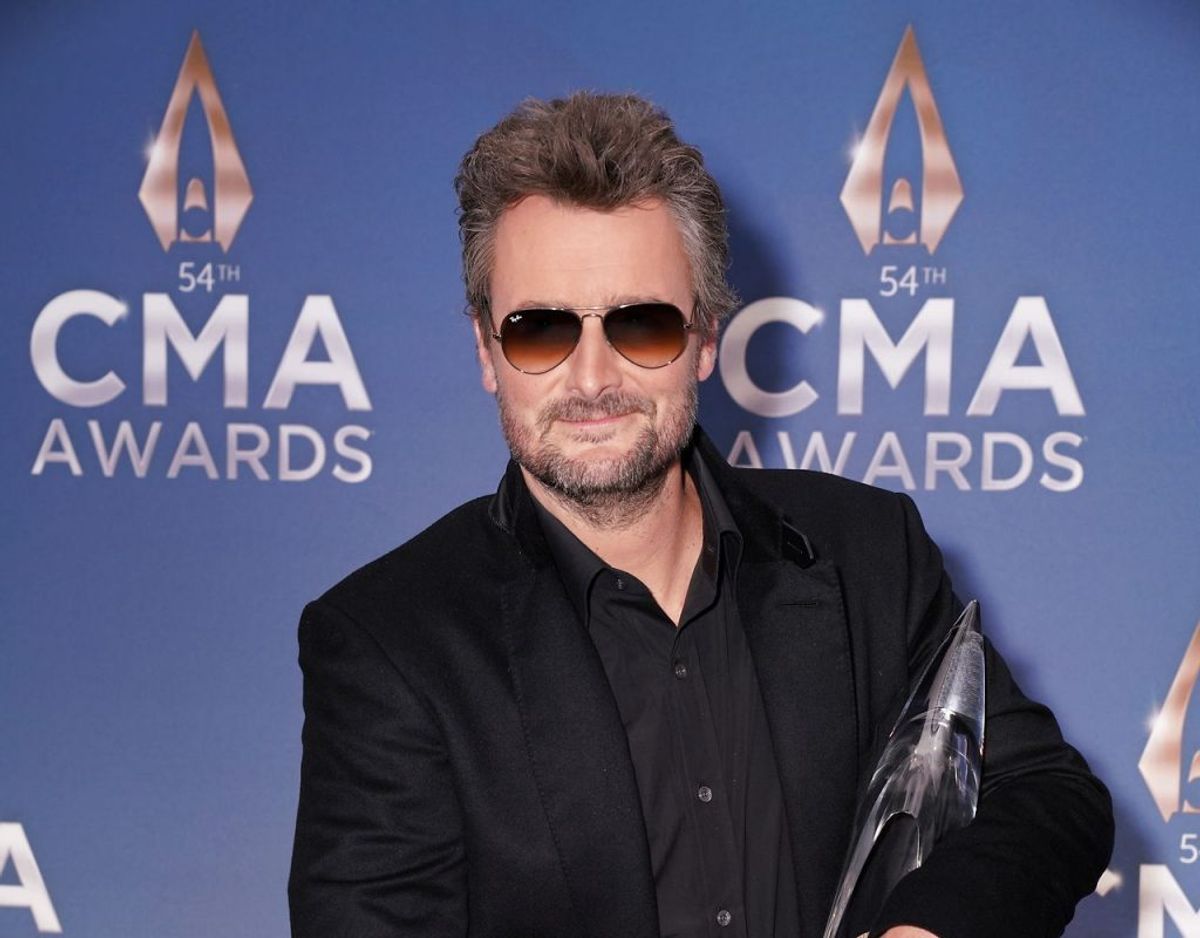 Det er country sangeren Eric Church, der synger sammen med Jazmine Sullivan. Klik videre for flere billeder. Foto: Scanpix/Jamie Schramm/Country Music Association, Inc./Handout via REUTERS