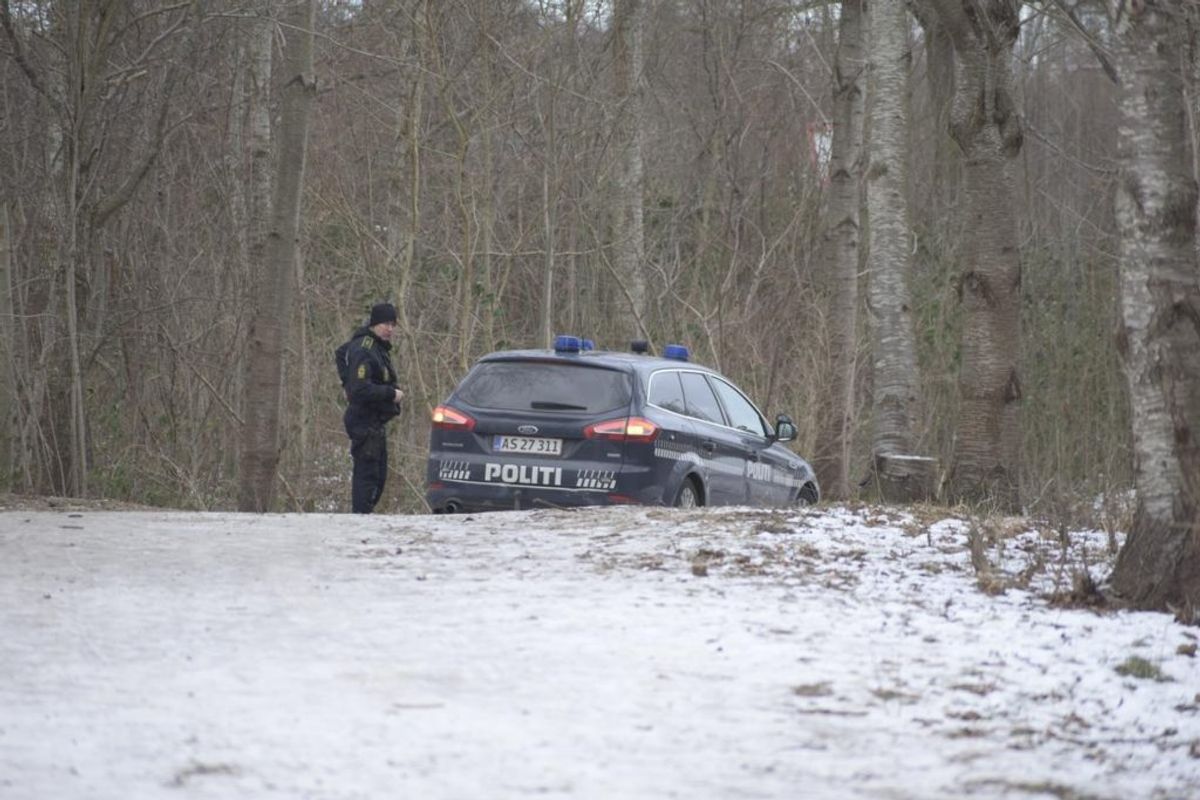 Politiet leder lige nu massivt efter den forsvundne kvinde. Her ved Brabrandstien. Foto: Øxenholt Foto.