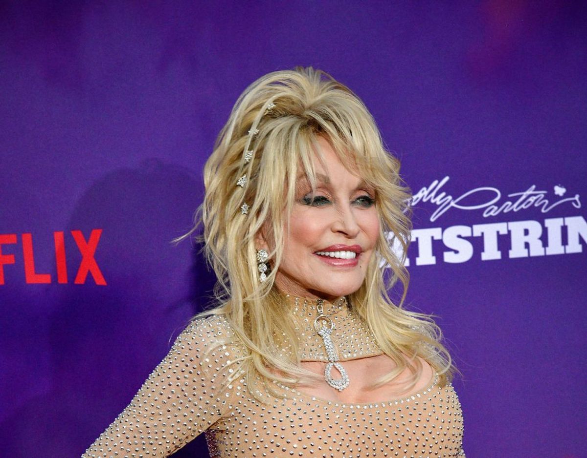 Dolly Parton har indvilget i en ‘lettere’ omskrivning af sit megashit ‘9 To 5’, der er blevet til ‘5 To 9’ som hun selv synger i en reklame for virksomheden Squarespace, og som skal ud i æteren i forbindelse med Super Bowl den 7. februar. Klik videre for flere billeder. Foto: Scanpix/REUTERS/Charles Mostoller