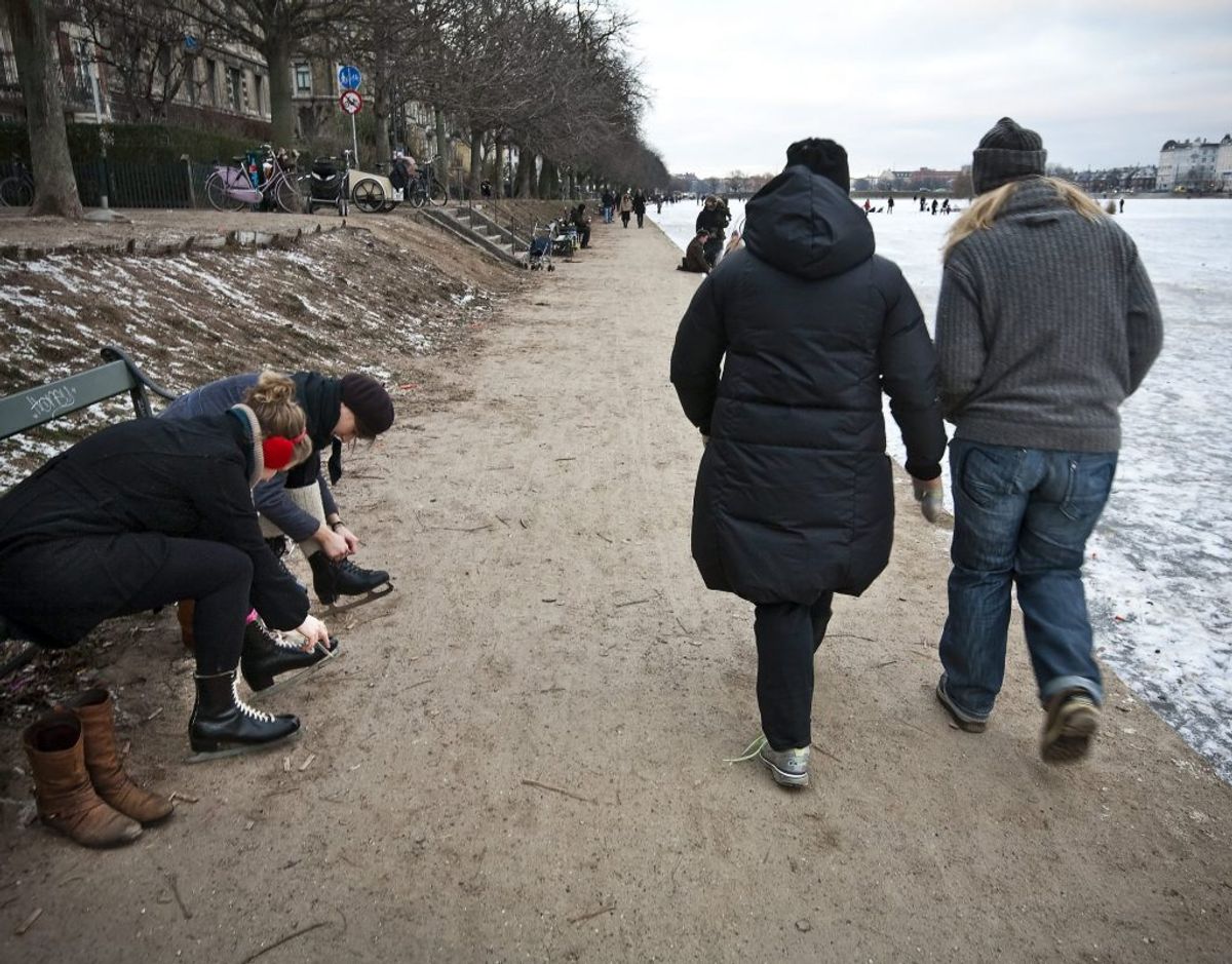 Isen er for tynd på søerne i København, til at man må gå ud på den. Billedet her er fra et tidligere år. (Arkivfoto) – Foto: Niels Ahlmann Olesen/Ritzau Scanpix
