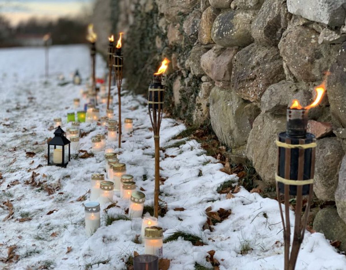 Faklerne markerer, hvor lysene kan stilles. Foto: TV2 Østjylland
