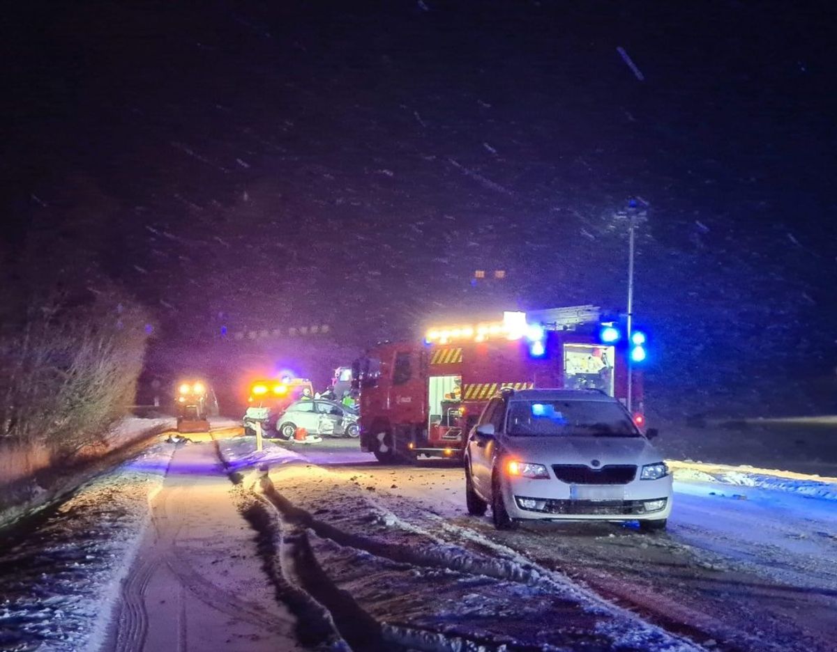 Vej spærret efter trafikuheld. Foto: presse-fotos.dk