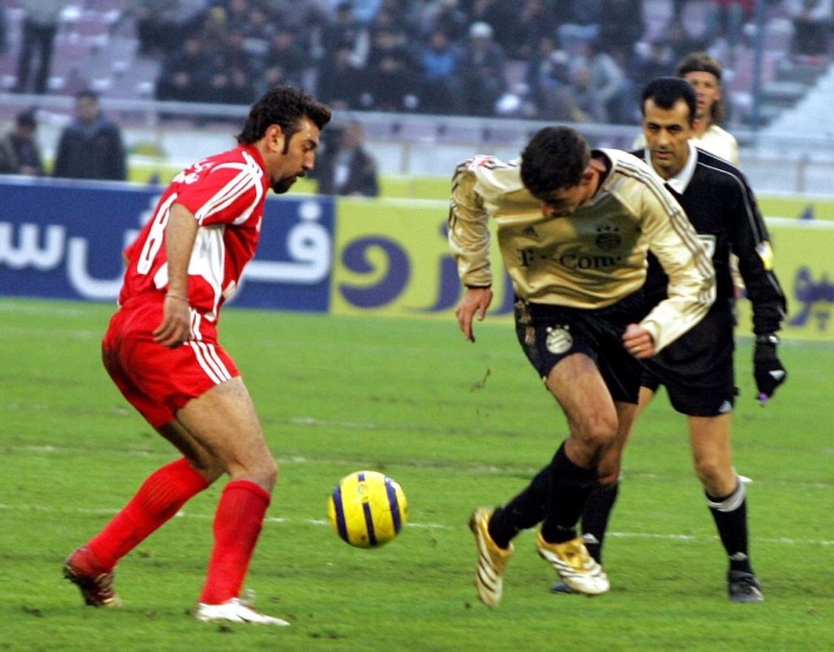 Her ses Anzarian i kamp for Persepolis mod Bayern München ved klub-VM i 2006. Foto: Scanpix