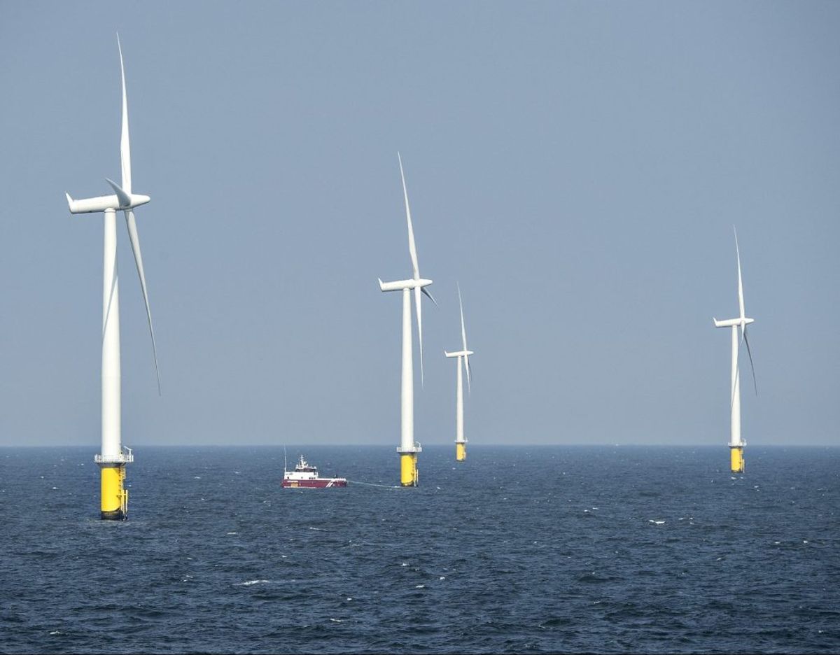 Danmark skal producere mere strøm fra havvind og til det formål skal der etableres en energiø 80 kilometer ude i Nordsøen. Torsdag blev et bredt flertal enig om en aftale, der bringer energiøen tættere på etablering. – Foto: Henning Bagger/Ritzau Scanpix