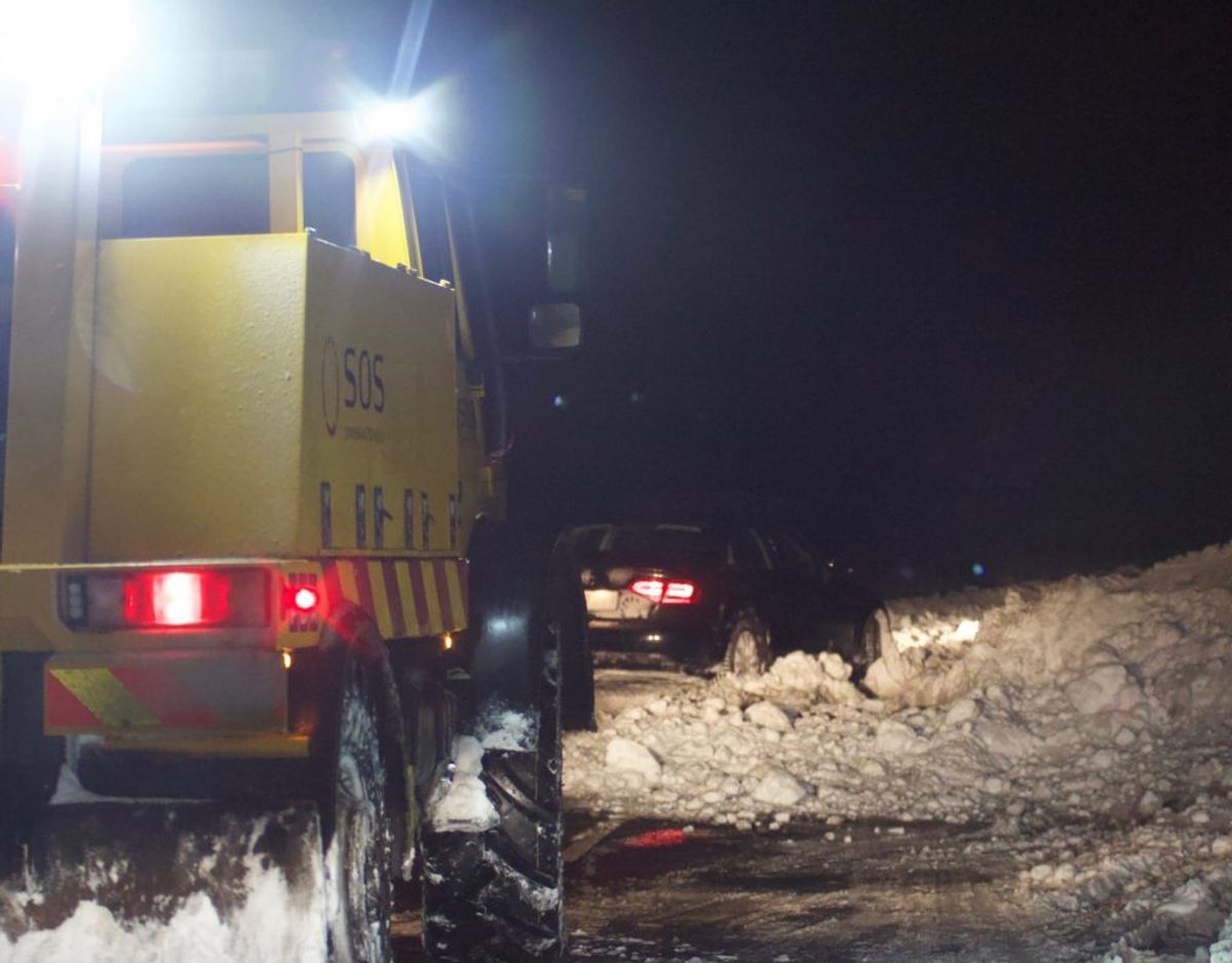 Flere steder er der snekaos på vejene torsdag morgen. Her er det ved Lunderskov. Foto: Presse-fotos.dk.