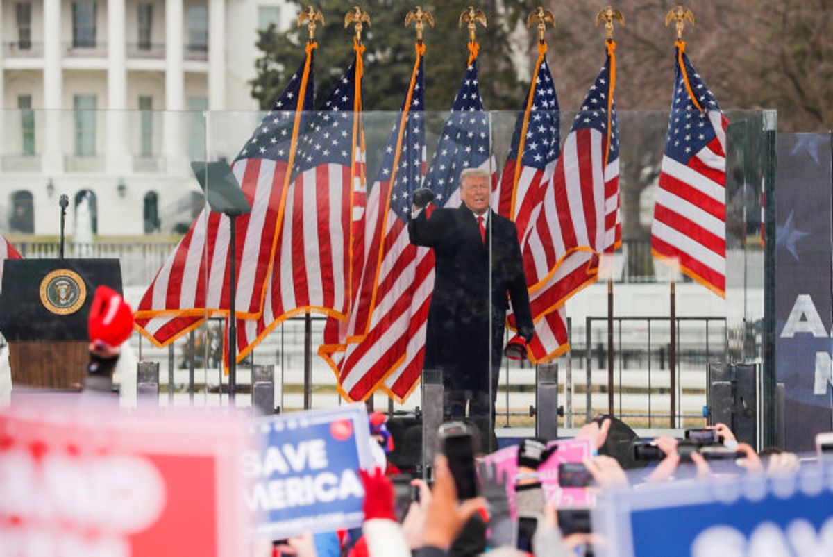 USA’s daværende præsident, Donald Trump, holdt 6. januar en tale for sine tilhængere, hvor han opfordrede dem til at gå mod Kongressen. Det tog mange af dem tilsyneladende som et signal om at trænge ind i bygningen og forsøge at forhindre den formelle godkendelse af Joe Bidens valgsejr. Foto: Jim Bourg/Reuters