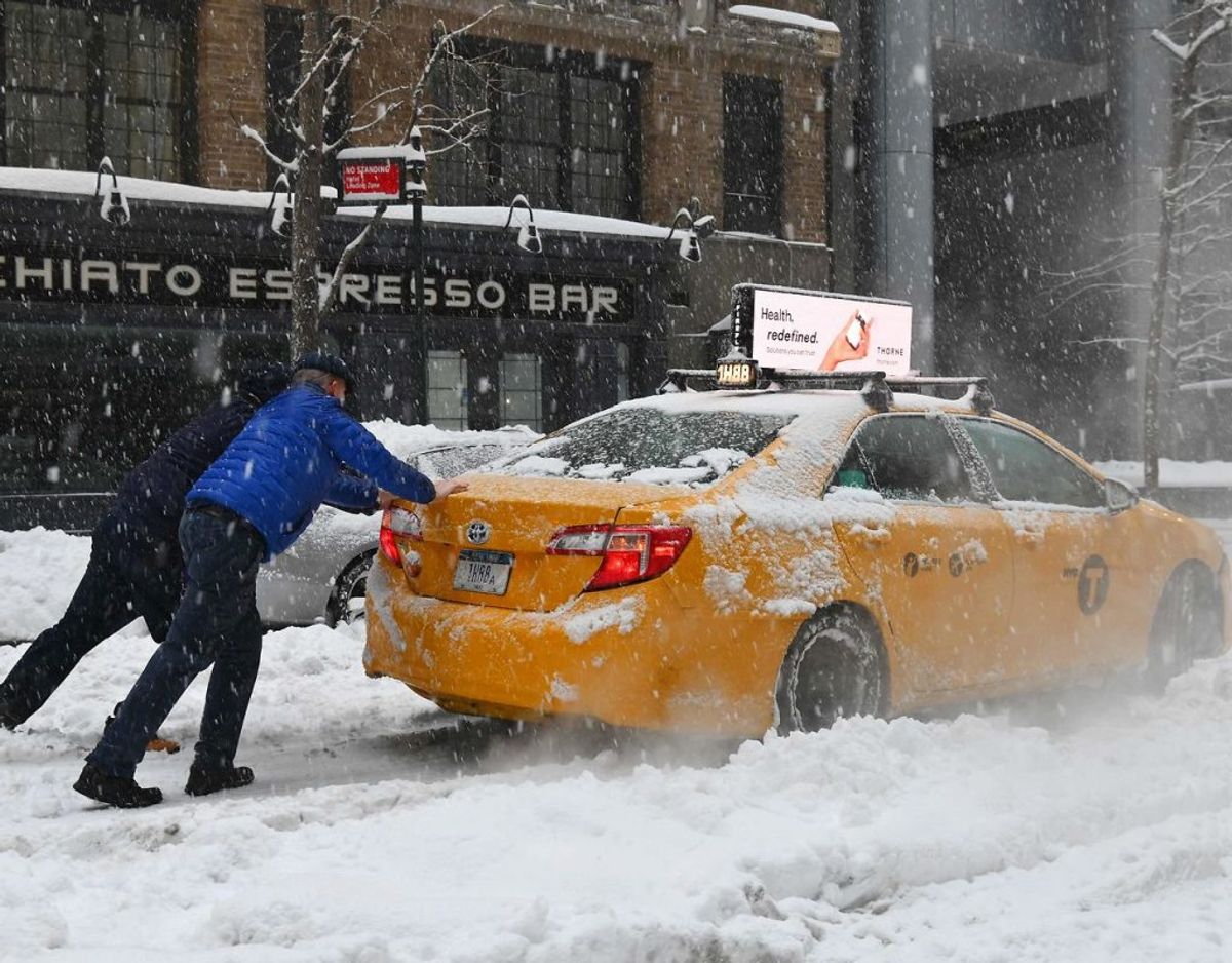 Kraftigt snefald har lammet New York og New Jersey. KLIK FOR FLERE BILLEDER. Foto: Scanpix