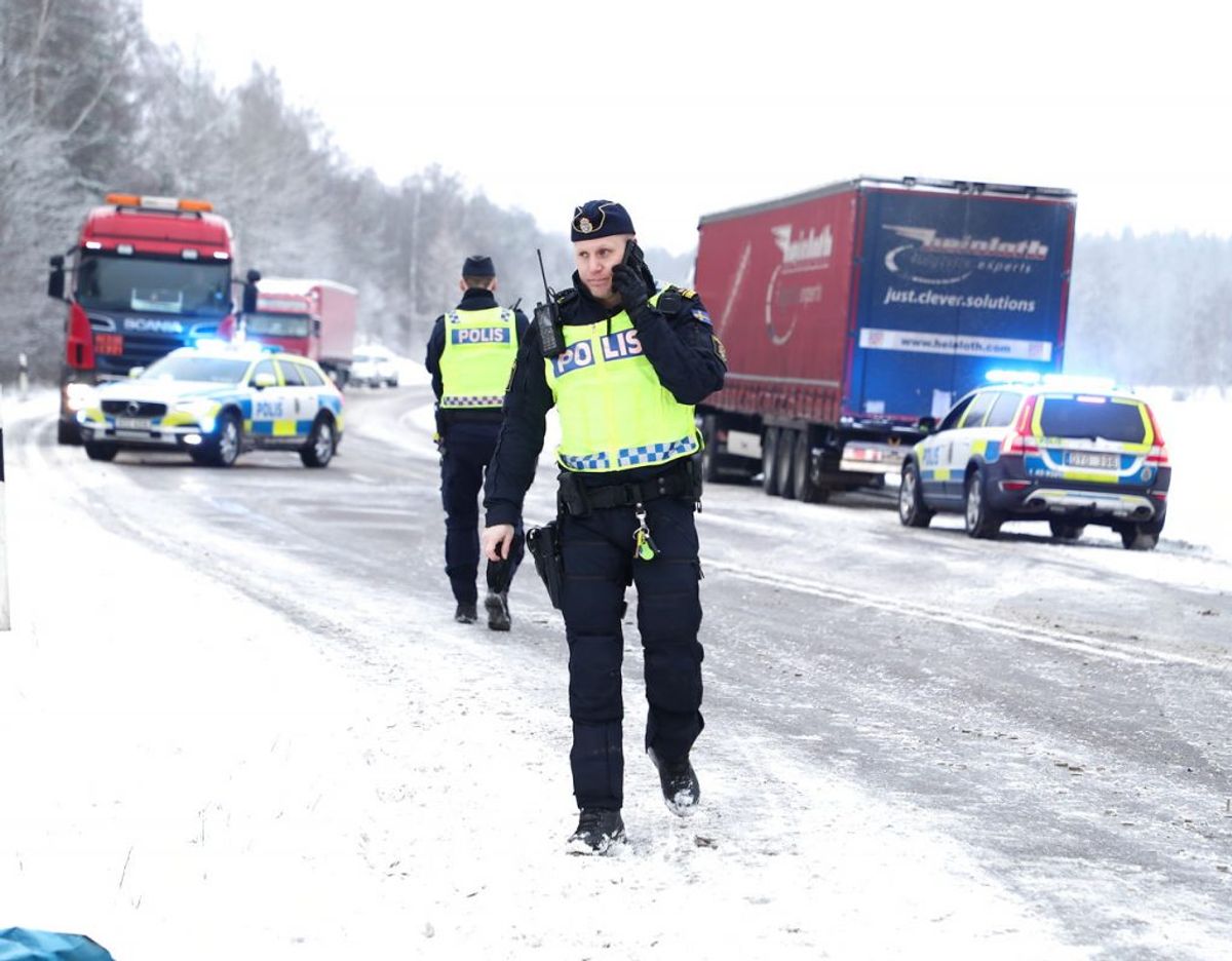 Der advares om spejlglatte veje i området. KLIK FOR FLERE BILLEDER. Foto: Jeppe Gustafsson/TT/Ritzau Scanpix