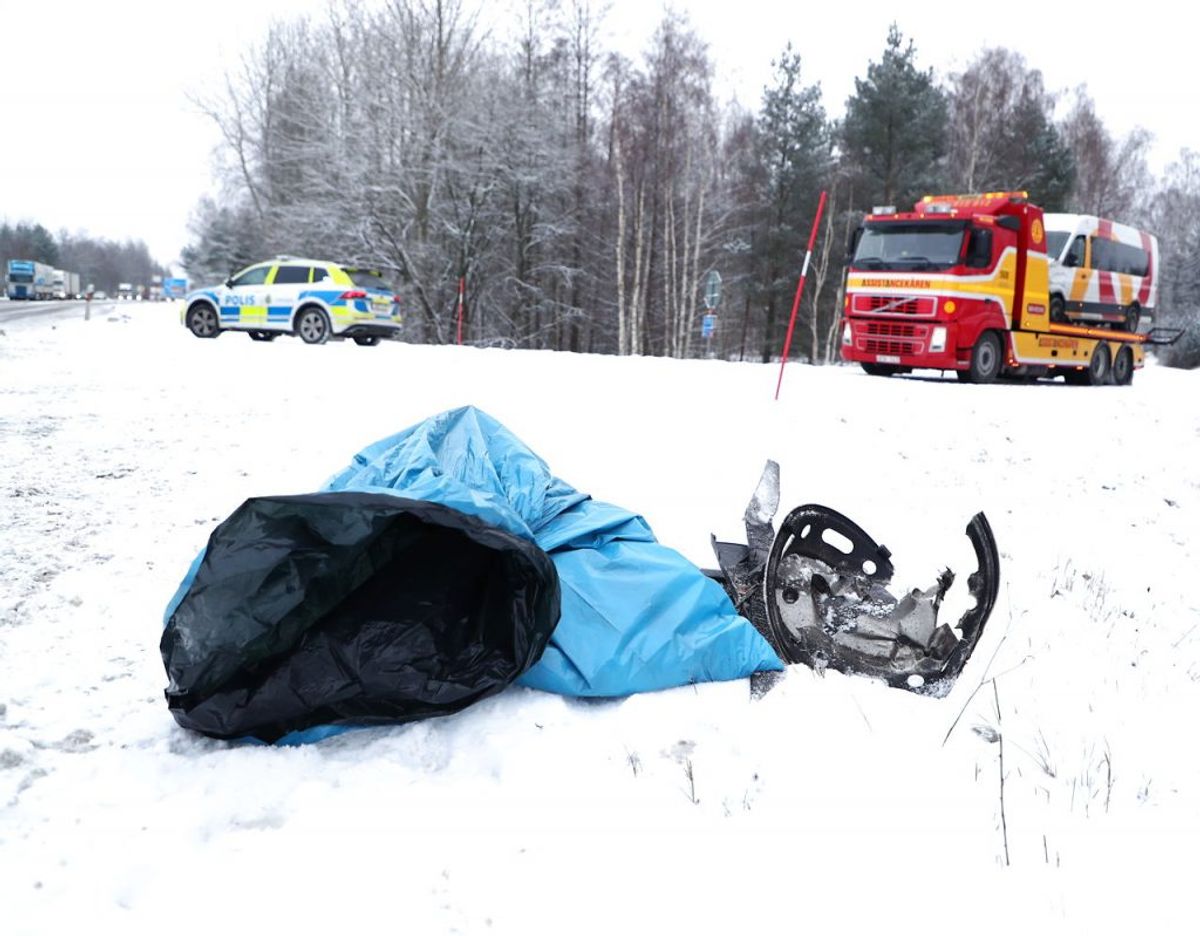 Der advares om spejlglatte veje i området. KLIK FOR FLERE BILLEDER. Foto: Jeppe Gustafsson/TT/Ritzau Scanpix