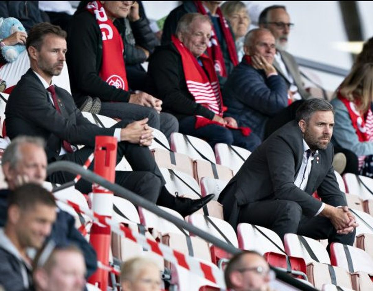 Inge André Olsen (til højre) har været sportschef i AaB siden april 2020. Foto: Henning Bagger/Scanpix