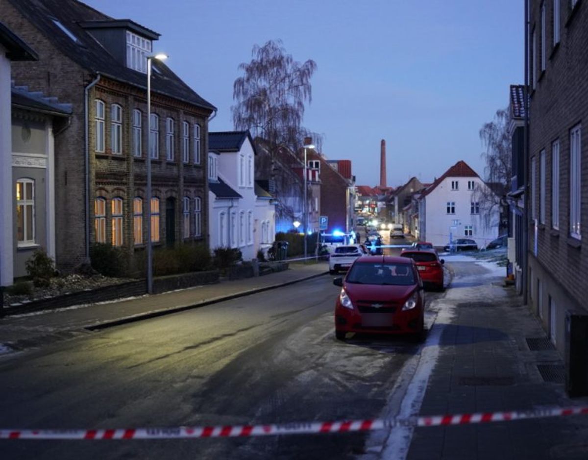 En del af byen blev mandag afspærret. Foto: Øxenholt Foto.