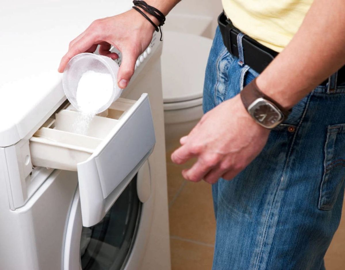 6) Hold igen med vaskepulveret. Bruger du for meget kan det over tid gøre vasken mindre effektiv – og lugte dårligt. Foto: Scanpix