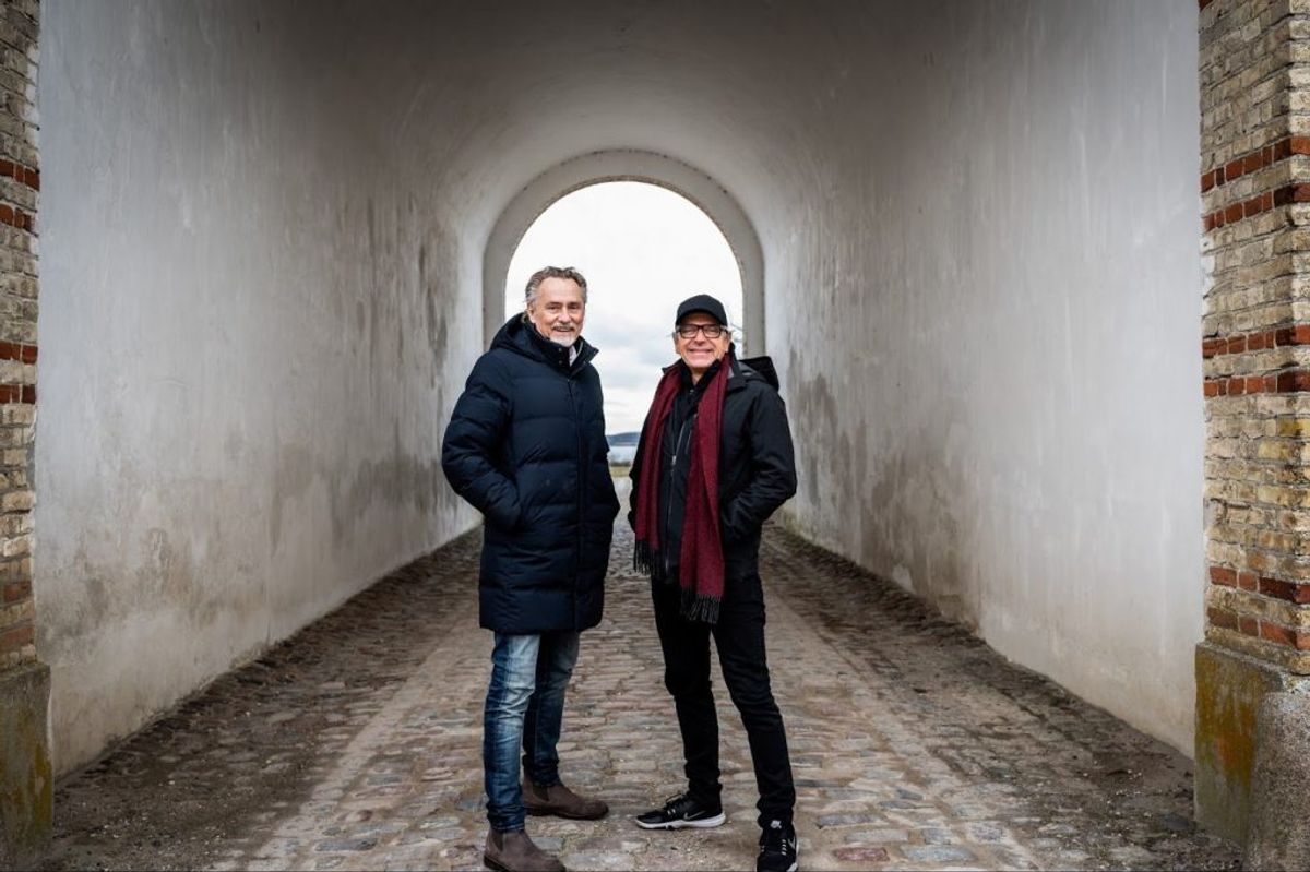 Fodboldlegenden Lars Høgh og musikeren Michael Falch starter ny to-dags festival på Fyn. Duoen har kendt hinanden siden 2000, da de begge medvirkede velgørenhedsprojektet “ShowStars”. Her var Falchen en af initiativtagerne og Høghen blandt de bærende kræfter igennem 12 somres kombineret musik- og showfodbold. – Foto: Simon Staun/Free
