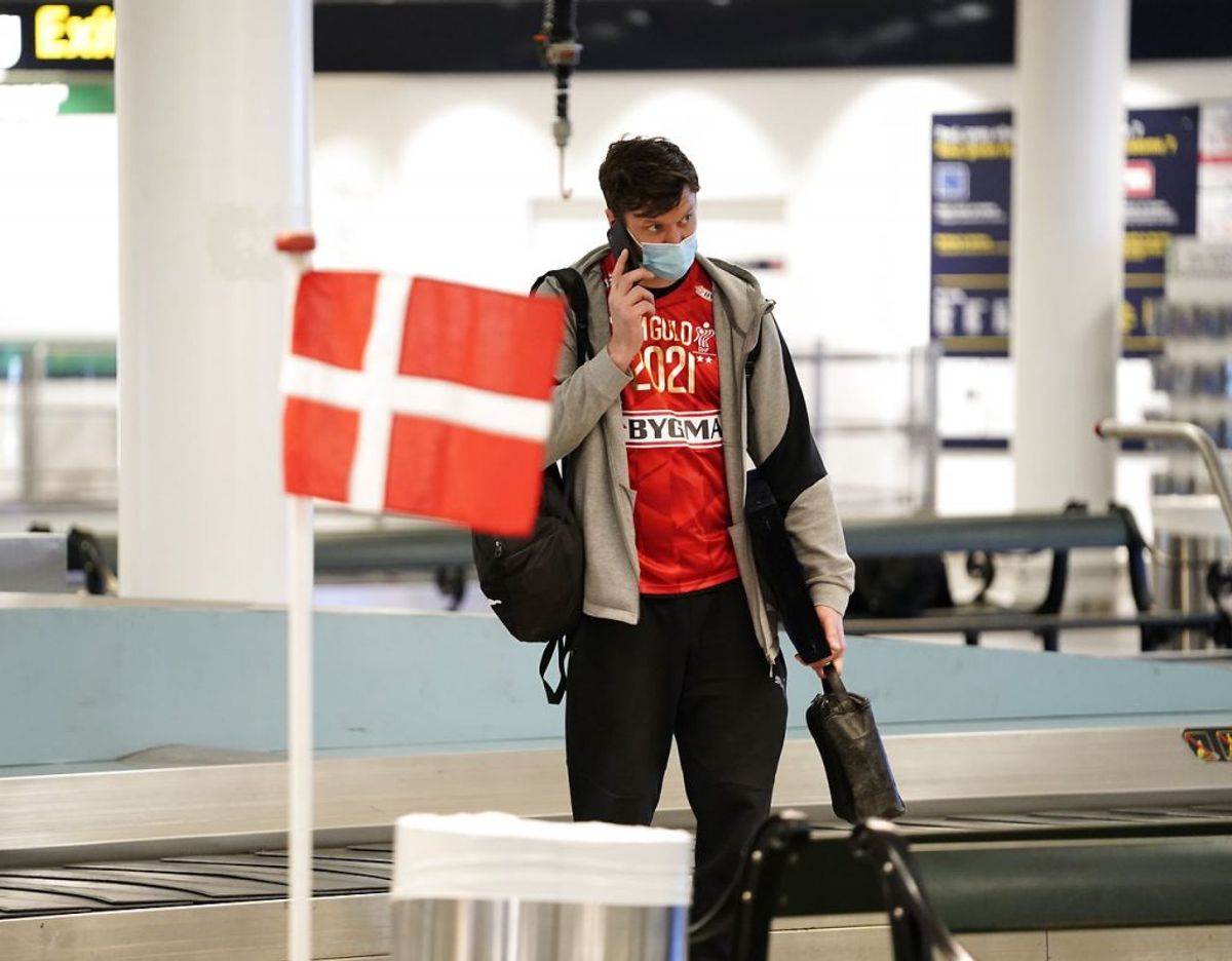Grundet pandemien var der ikke mange forbi for at ønske spillerne tillykke med sejren. Foto: Scanpix.