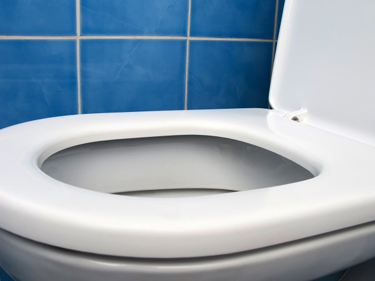 Køkkenrulle er ikke godt til bakteriefyldte overflader. Det gælder ikke mindst toilettet. Kilde: Reader’s Digest. Arkivfoto.