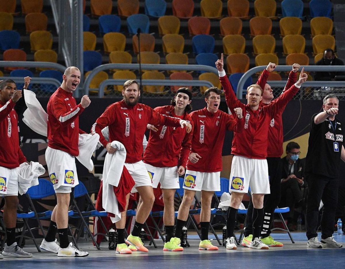 Jubel på den danske bænk. Foto: Anne-Christine POUJOULAT / AFP / Scanpix