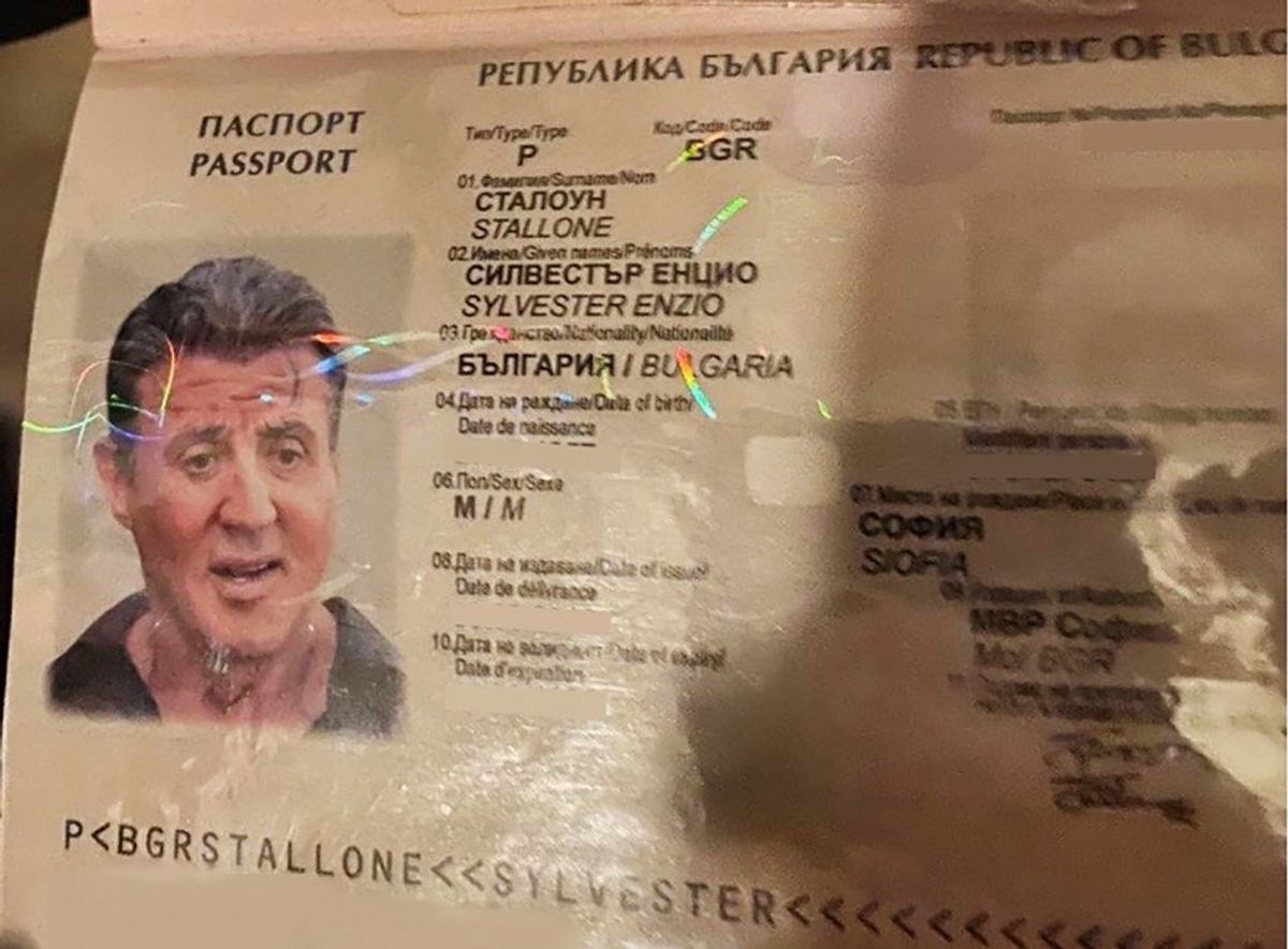 Sådan ser det falske pas med et foto af Sylvester Stallone ud. Foto: Scanpix/AFP/BULGARIAN PROSECUTORS OFFICE