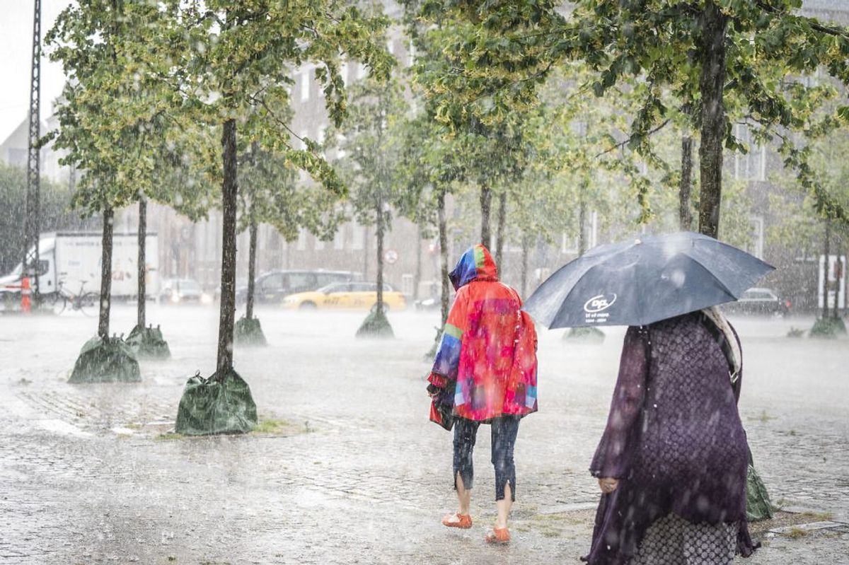 Regntøj kan indeholde det problematiske stof. Arkivfoto: Scanpix