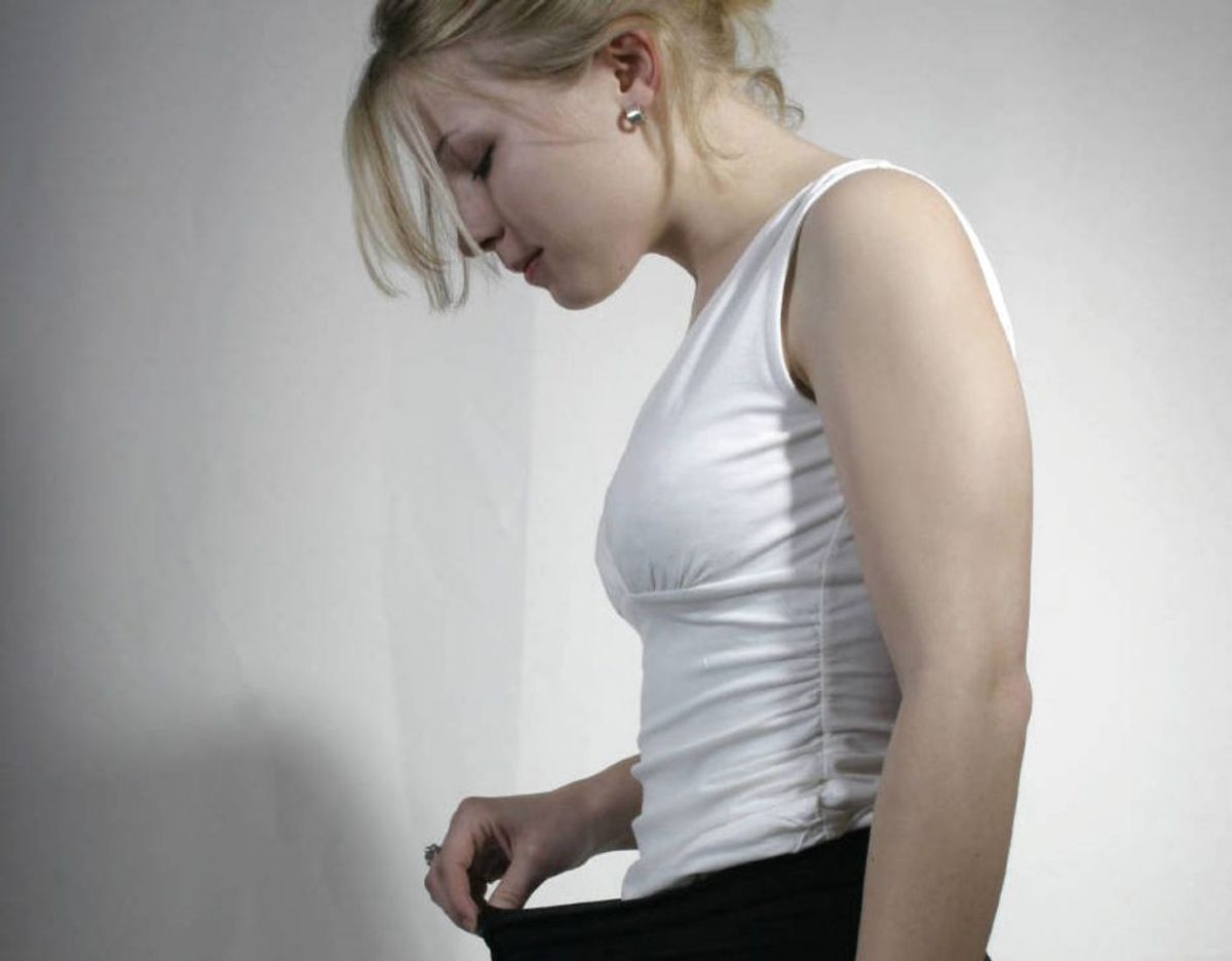 Varmt vand (med citron) hjælper med at sætte gang i forbrændingen, hvis man vil tabe sig. Foto: Scanpix