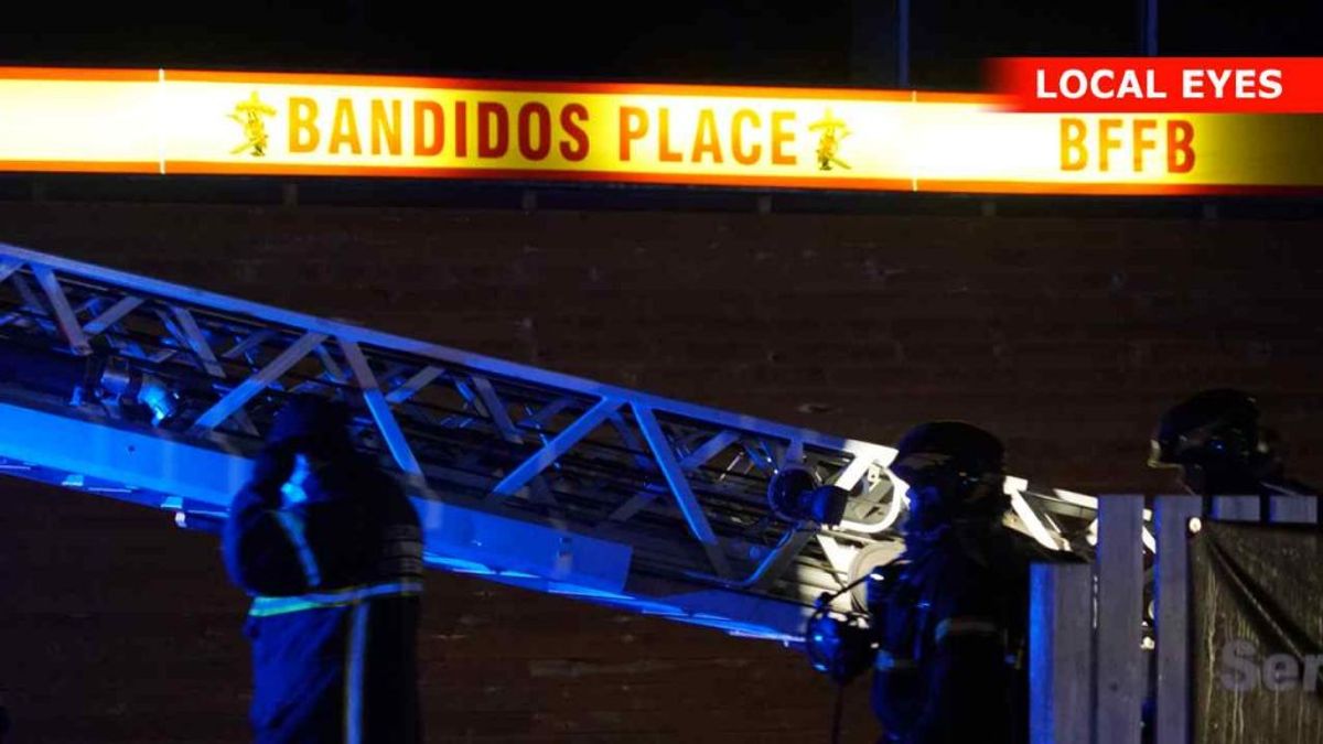 Natten til tirsdag udbrød der brand i en Bandidos-rockerborg i Helsingør. KLIK FOR FLERE BILLEDER FRA STEDET. Foto: Local Eyes.
