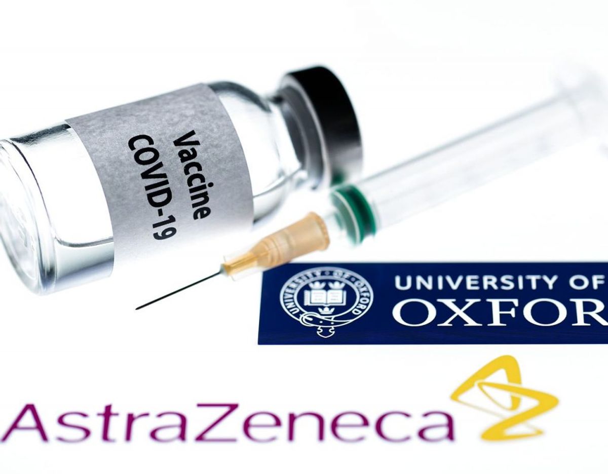 Det europæiske lægemiddelagentur EMA anbefaler at godkende coronavaccinen fra AstraZeneca til alle over 18 år. Foto: JOEL SAGET / Scanpix.