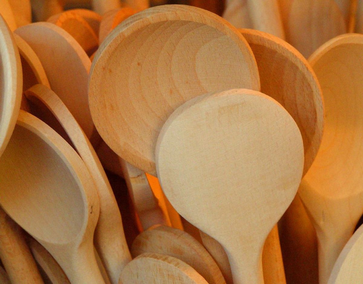 Service af træ, skarpe knive, nonstick-pander, bestik med guld og mange andre ting bør man holde langt fra opvaskeren. Foto: Scanpix