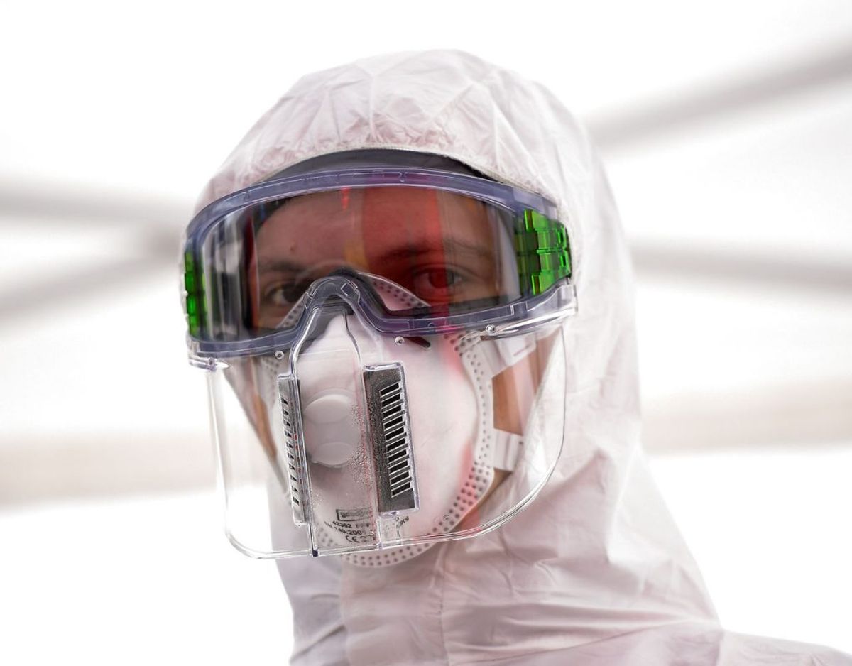 En FFP3-maske ser således ud. Foto: REUTERS/Matthias Rietschel/Scanpix