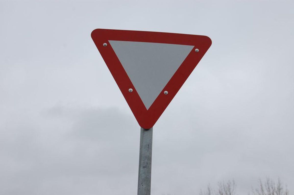 Det giver ligeledes et klip i kørekortet, hvis man ikke overholder sin vigepligt. Foto: Colourbox
