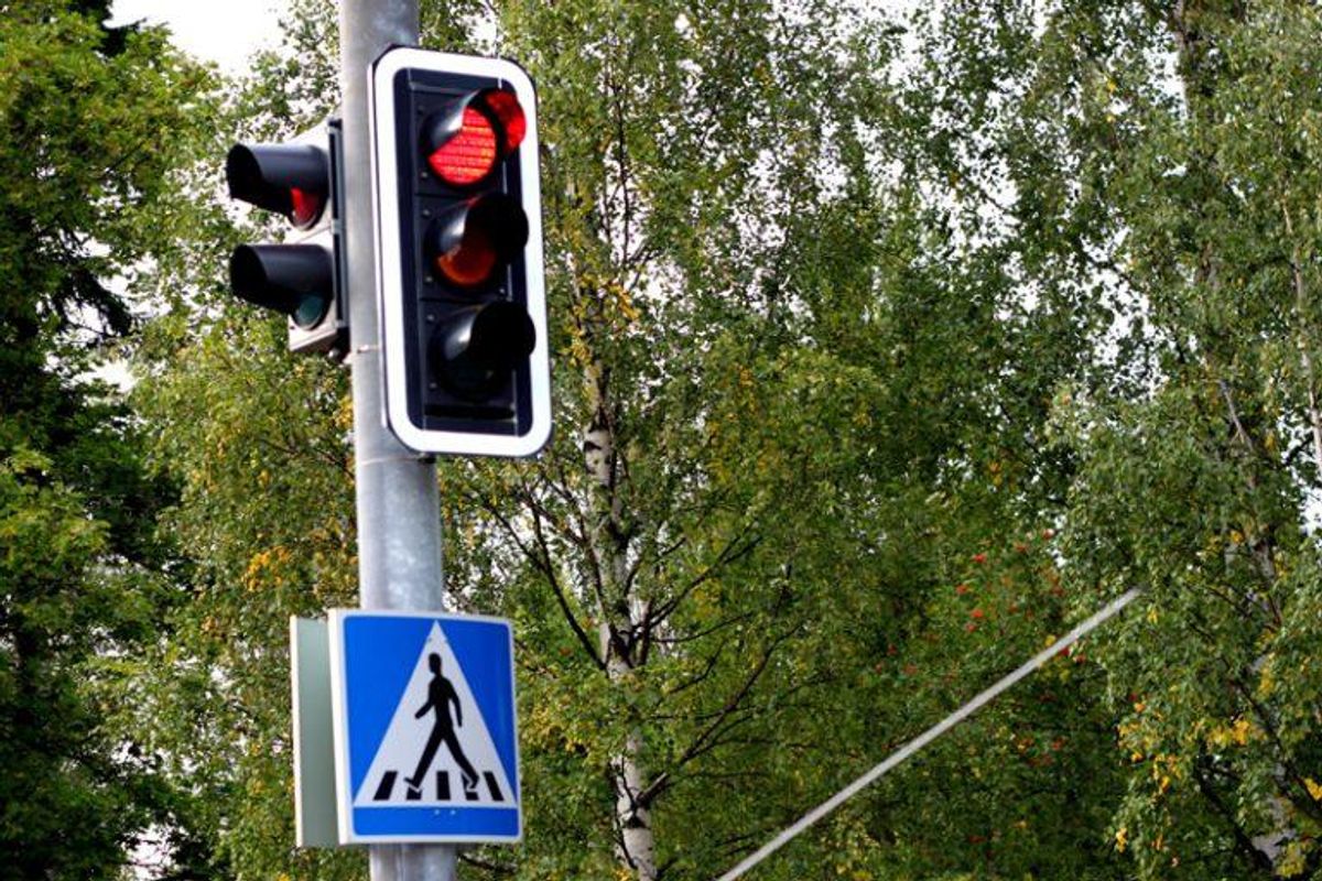 Klip i kørekortet, hvis du kører over for rødt lys.
