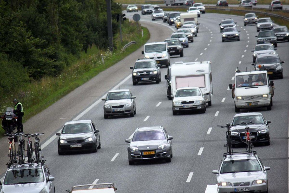 Såkaldt slalomkørsel og hasarderet forbikørsel i tæt trafik bliver også straffet med et klip i kørekortet. Foto: Colourbox