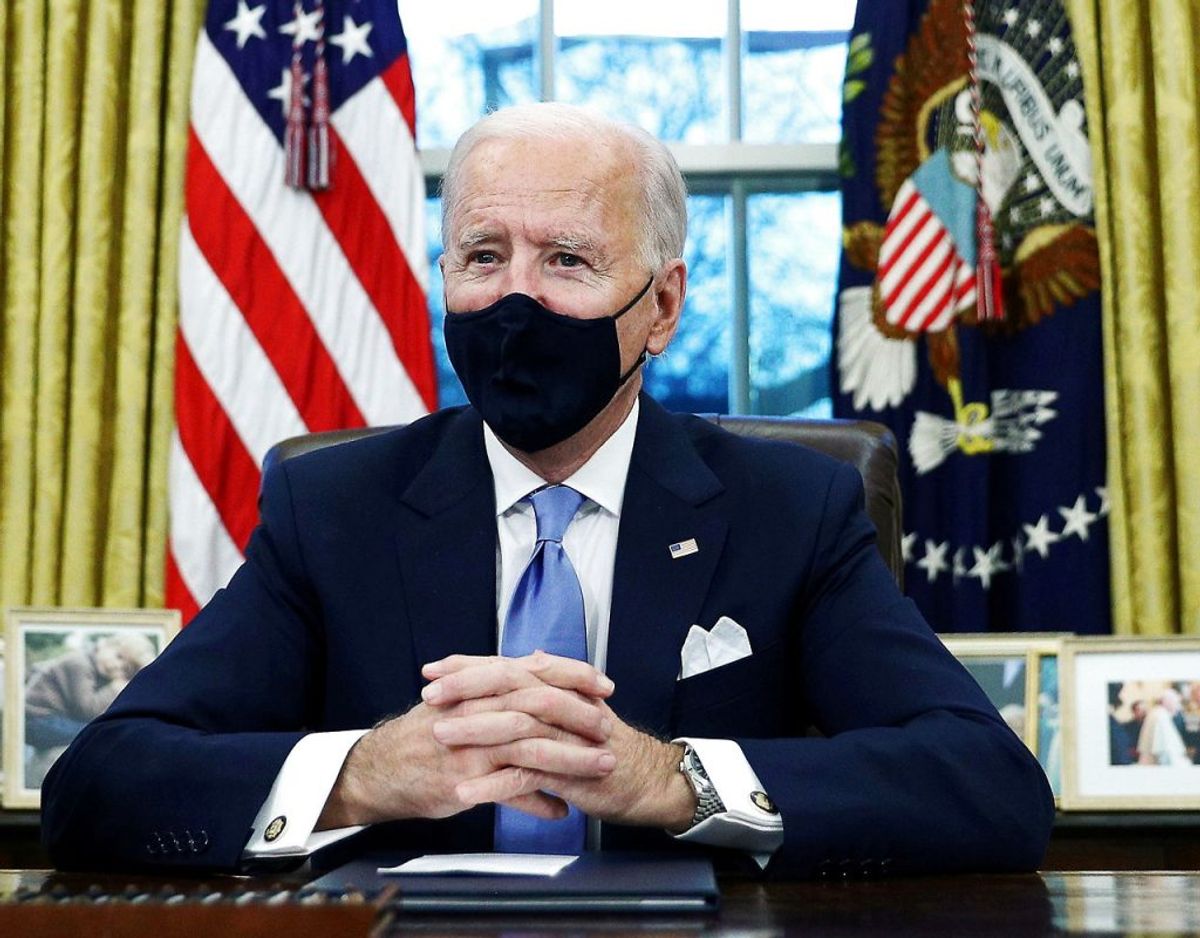 De færreste har nok set Trump med mundbind på i det ovale kontor. Men det har Joe Biden, når der er andre til stede. Foto: Ritzau Scanpix.