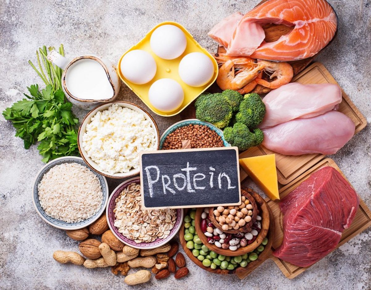 Derimod skal du spise massevis af protein, da det øger forbrændingen og får dig til at ville have mindre kalorier i løbet af en dag. Foto: Colourbox