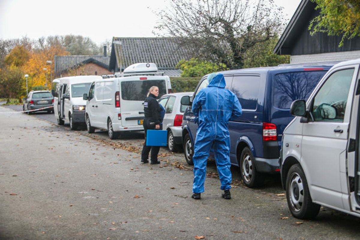 I midten af november blev Maria og hendes families hus på Nialsgade i Frederikssund spærret af politiet, der foretog en række undersøgelser. Det mundede ud i anholdelsen af en 44-årig mand, der er sigtet for drab på Maria From. Foto: Presse-fotos.dk
