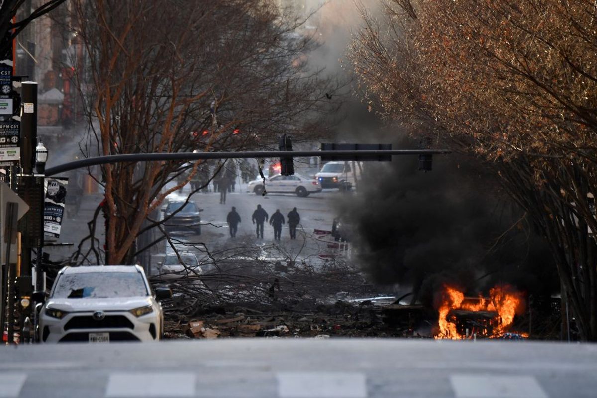 En bil eksploderede fredag omkring klokken 06.30 lokal tid i Nashville. Det er ikke klart, hvem der har sprængt den. Foto: Andrew Nelles/Tennessean.com/Reuters