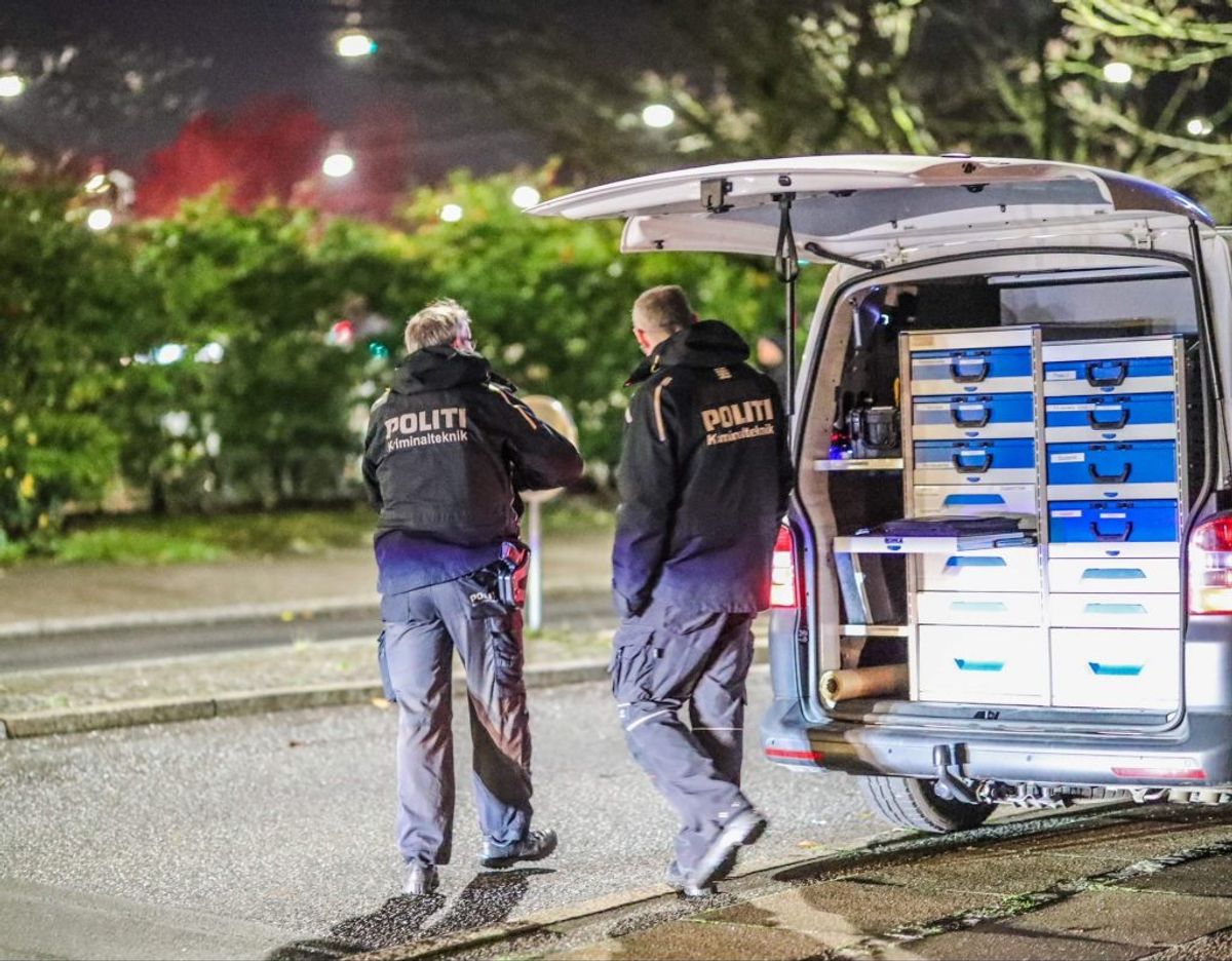 Politiet har gennemgået Hans Knudsens Plads for spor. Foto: Presse-fotos.dk