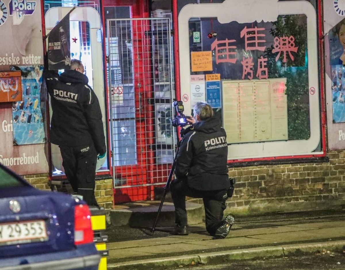Politiet har gennemgået Hans Knudsens Plads for spor. Foto: Presse-fotos.dk