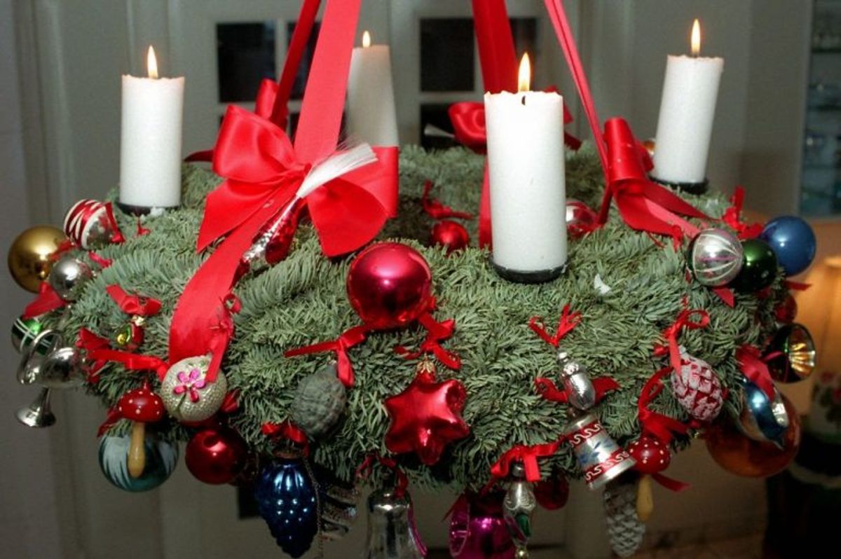 Adventskrans i 1995, hvor der også var hvid i Danmark. Foto: Scanpix.